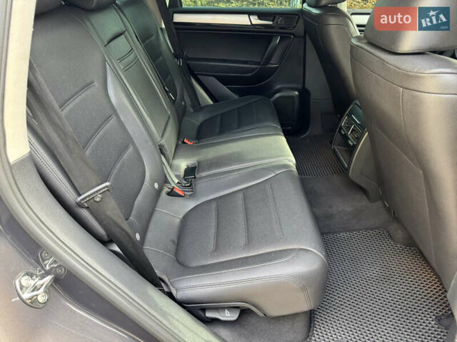 Сірий Фольксваген Туарег, об'ємом двигуна 3 л та пробігом 260 тис. км за 16700 $, фото 55 на Automoto.ua