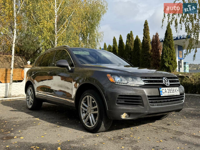 Сірий Фольксваген Туарег, об'ємом двигуна 3 л та пробігом 260 тис. км за 16700 $, фото 4 на Automoto.ua