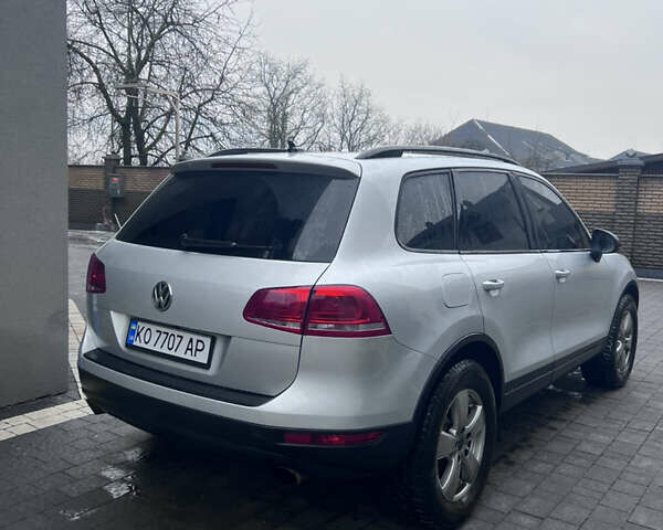 Серый Фольксваген Туарег, объемом двигателя 2.97 л и пробегом 281 тыс. км за 18000 $, фото 3 на Automoto.ua