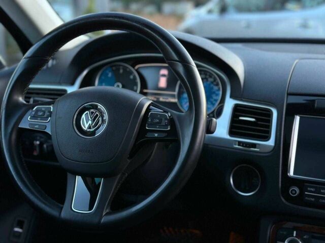 Серый Фольксваген Туарег, объемом двигателя 3 л и пробегом 296 тыс. км за 14490 $, фото 7 на Automoto.ua