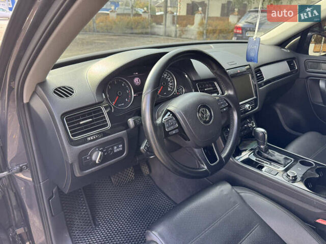Сірий Фольксваген Туарег, об'ємом двигуна 3 л та пробігом 260 тис. км за 16700 $, фото 38 на Automoto.ua