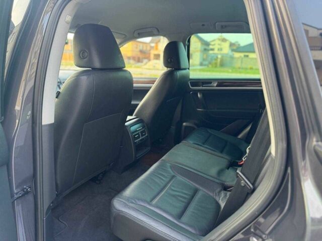 Серый Фольксваген Туарег, объемом двигателя 3 л и пробегом 189 тыс. км за 21500 $, фото 8 на Automoto.ua