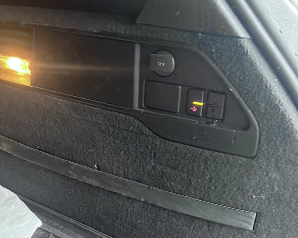 Серый Фольксваген Туарег, объемом двигателя 2.97 л и пробегом 281 тыс. км за 18000 $, фото 8 на Automoto.ua