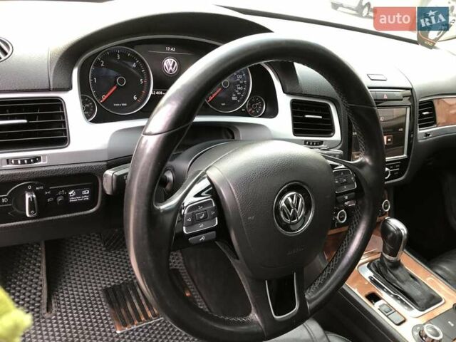 Серый Фольксваген Туарег, объемом двигателя 2.97 л и пробегом 263 тыс. км за 15900 $, фото 32 на Automoto.ua