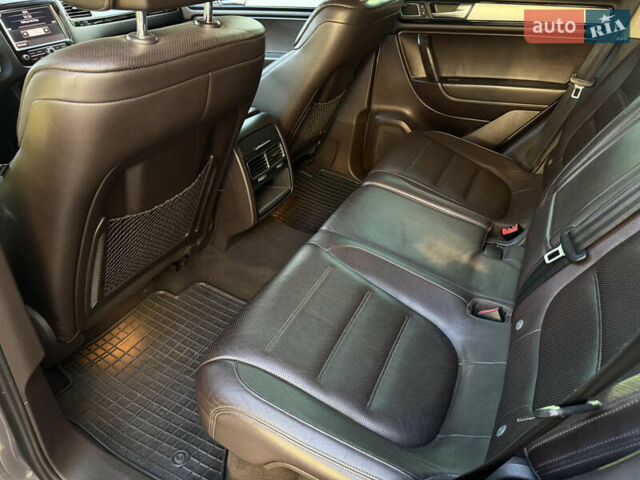 Сірий Фольксваген Туарег, об'ємом двигуна 2.97 л та пробігом 238 тис. км за 18300 $, фото 50 на Automoto.ua