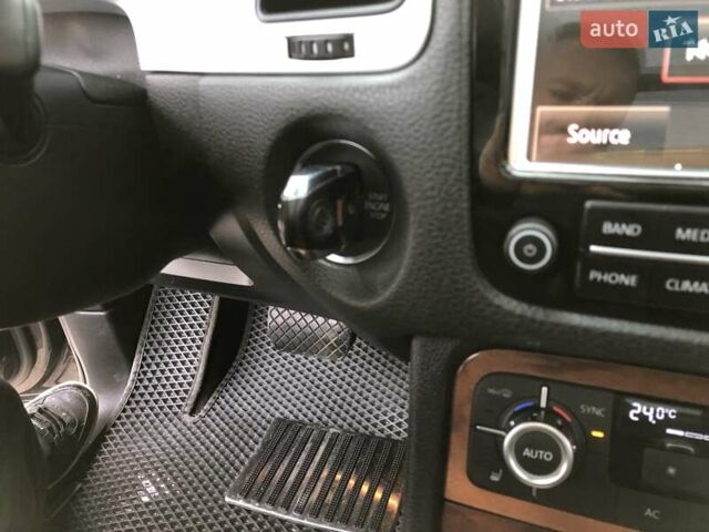 Серый Фольксваген Туарег, объемом двигателя 2.97 л и пробегом 263 тыс. км за 15900 $, фото 36 на Automoto.ua