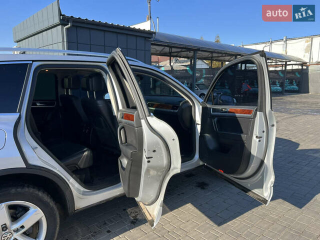 Серый Фольксваген Туарег, объемом двигателя 2.97 л и пробегом 252 тыс. км за 17550 $, фото 13 на Automoto.ua