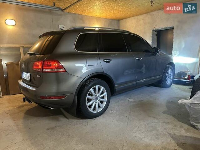 Серый Фольксваген Туарег, объемом двигателя 2.97 л и пробегом 195 тыс. км за 16500 $, фото 2 на Automoto.ua