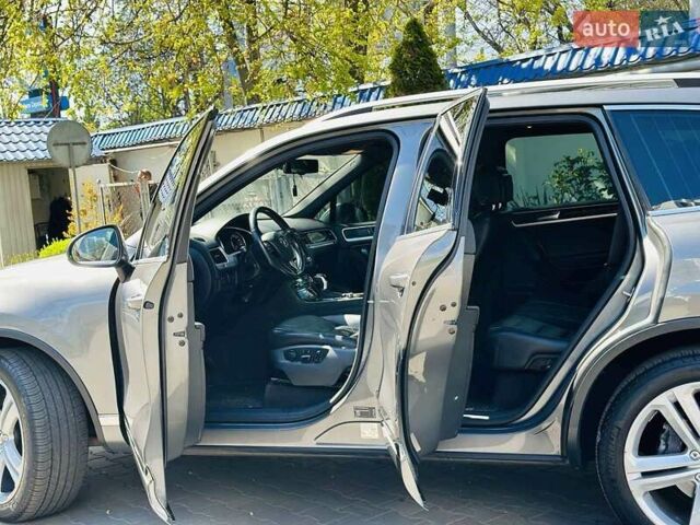 Серый Фольксваген Туарег, объемом двигателя 2.97 л и пробегом 179 тыс. км за 16900 $, фото 7 на Automoto.ua