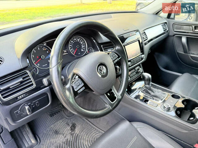 Сірий Фольксваген Туарег, об'ємом двигуна 3.6 л та пробігом 264 тис. км за 13900 $, фото 24 на Automoto.ua