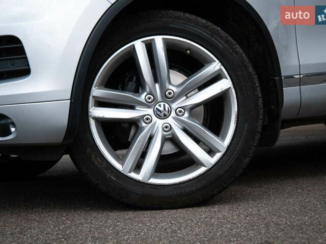 Сірий Фольксваген Туарег, об'ємом двигуна 2.97 л та пробігом 225 тис. км за 18500 $, фото 9 на Automoto.ua