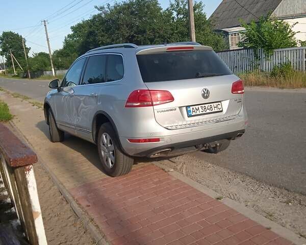 Серый Фольксваген Туарег, объемом двигателя 3 л и пробегом 320 тыс. км за 19000 $, фото 3 на Automoto.ua