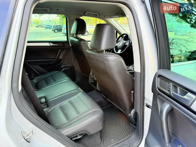 Сірий Фольксваген Туарег, об'ємом двигуна 3.6 л та пробігом 264 тис. км за 13900 $, фото 31 на Automoto.ua