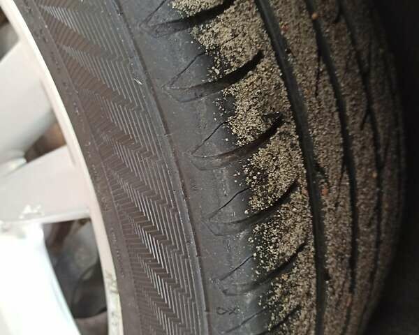 Серый Фольксваген Туарег, объемом двигателя 3.6 л и пробегом 179 тыс. км за 19000 $, фото 5 на Automoto.ua