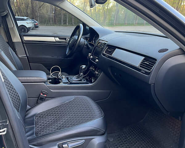 Сірий Фольксваген Туарег, об'ємом двигуна 2.97 л та пробігом 164 тис. км за 19899 $, фото 11 на Automoto.ua