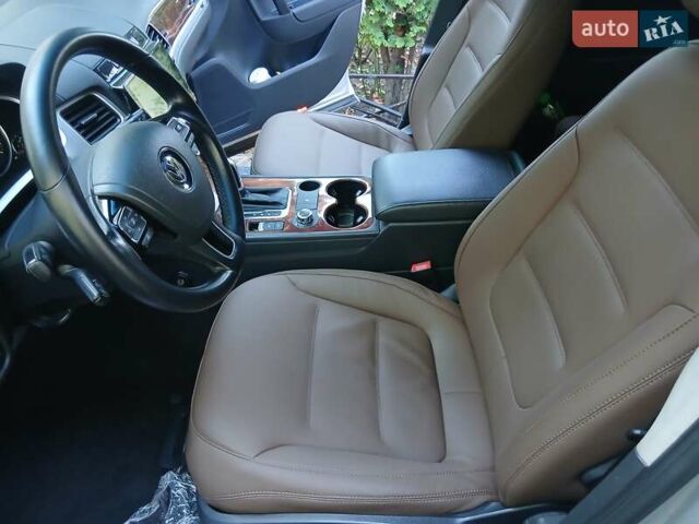 Сірий Фольксваген Туарег, об'ємом двигуна 2.97 л та пробігом 181 тис. км за 18999 $, фото 8 на Automoto.ua