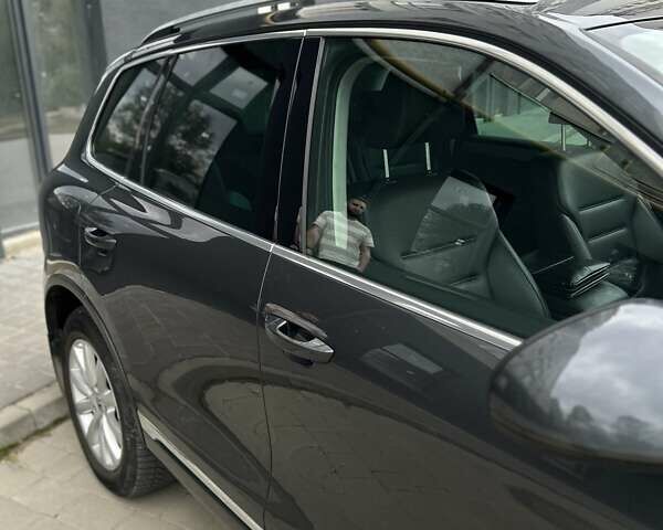 Серый Фольксваген Туарег, объемом двигателя 2.97 л и пробегом 210 тыс. км за 18500 $, фото 8 на Automoto.ua