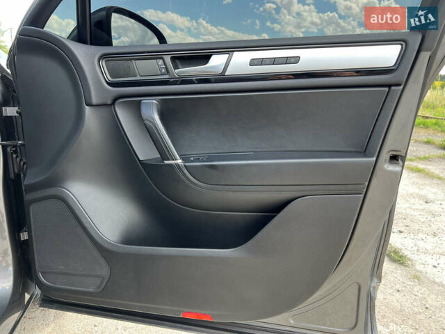 Сірий Фольксваген Туарег, об'ємом двигуна 2.97 л та пробігом 261 тис. км за 19999 $, фото 34 на Automoto.ua