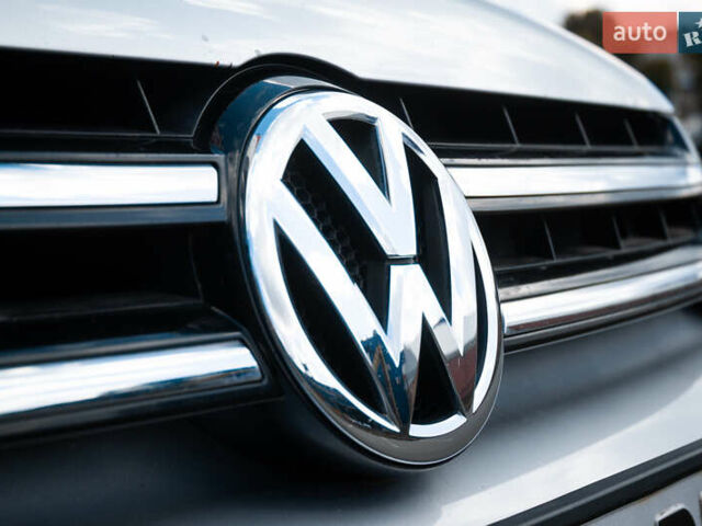 Сірий Фольксваген Туарег, об'ємом двигуна 2.97 л та пробігом 225 тис. км за 18500 $, фото 8 на Automoto.ua