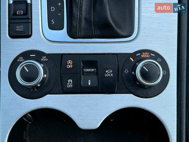 Сірий Фольксваген Туарег, об'ємом двигуна 3 л та пробігом 222 тис. км за 21290 $, фото 38 на Automoto.ua