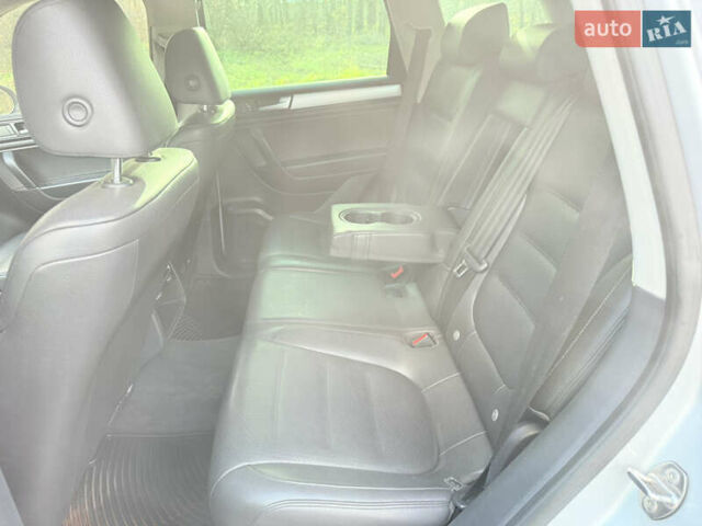 Сірий Фольксваген Туарег, об'ємом двигуна 3.6 л та пробігом 225 тис. км за 12500 $, фото 29 на Automoto.ua