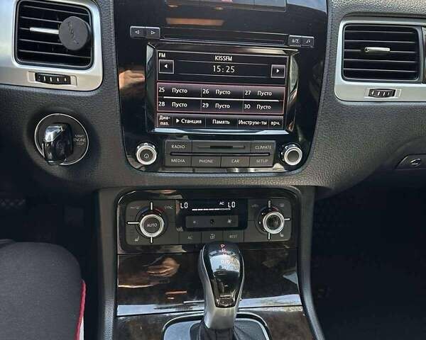 Серый Фольксваген Туарег, объемом двигателя 2.97 л и пробегом 179 тыс. км за 16900 $, фото 8 на Automoto.ua