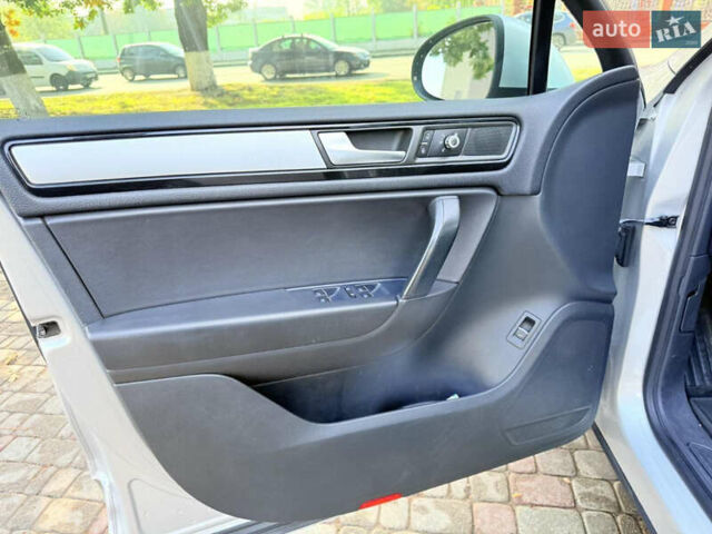 Сірий Фольксваген Туарег, об'ємом двигуна 3.6 л та пробігом 264 тис. км за 13900 $, фото 30 на Automoto.ua