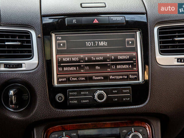 Сірий Фольксваген Туарег, об'ємом двигуна 2.97 л та пробігом 267 тис. км за 21499 $, фото 17 на Automoto.ua