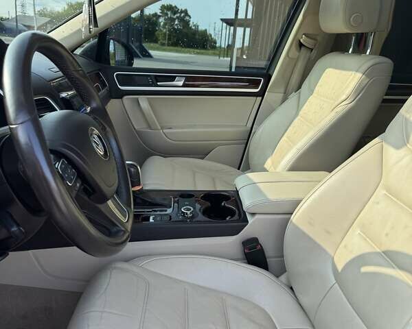 Серый Фольксваген Туарег, объемом двигателя 2.97 л и пробегом 174 тыс. км за 19000 $, фото 15 на Automoto.ua