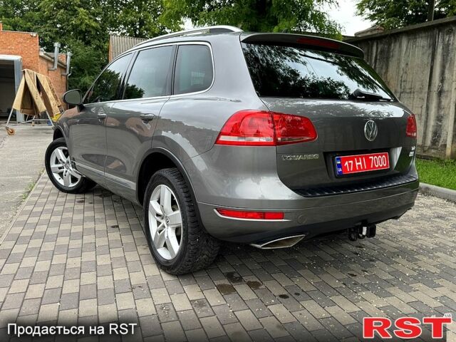 Сірий Фольксваген Туарег, об'ємом двигуна 3 л та пробігом 215 тис. км за 17500 $, фото 3 на Automoto.ua