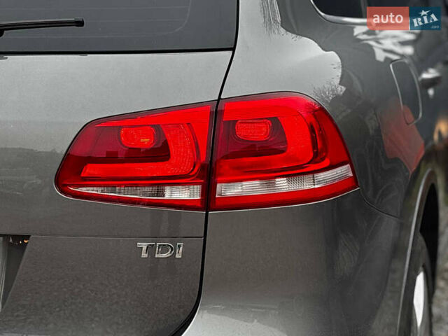 Сірий Фольксваген Туарег, об'ємом двигуна 2.97 л та пробігом 250 тис. км за 21500 $, фото 27 на Automoto.ua