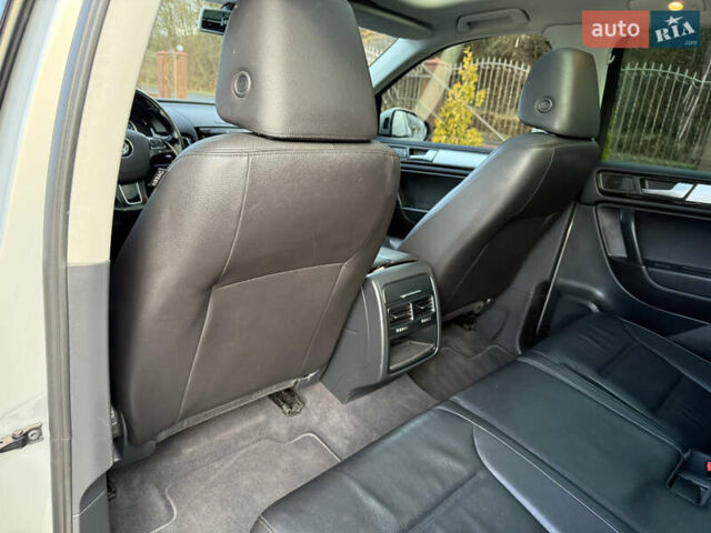 Серый Фольксваген Туарег, объемом двигателя 3 л и пробегом 230 тыс. км за 21900 $, фото 35 на Automoto.ua