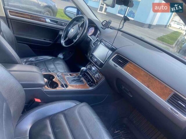 Сірий Фольксваген Туарег, об'ємом двигуна 2.97 л та пробігом 286 тис. км за 18700 $, фото 2 на Automoto.ua