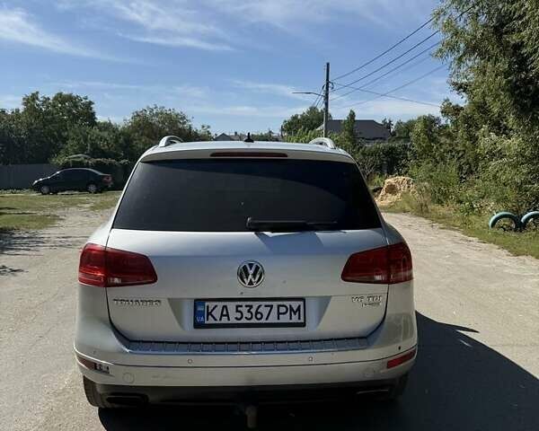 Серый Фольксваген Туарег, объемом двигателя 3 л и пробегом 280 тыс. км за 16000 $, фото 2 на Automoto.ua