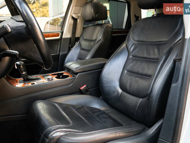 Сірий Фольксваген Туарег, об'ємом двигуна 2.97 л та пробігом 225 тис. км за 18500 $, фото 14 на Automoto.ua