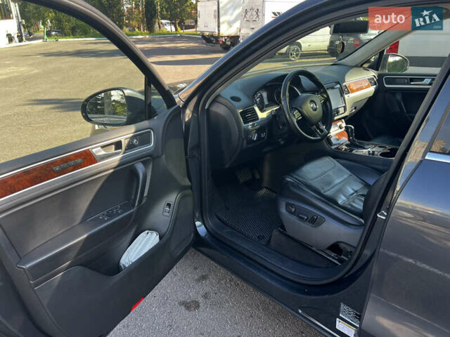 Сірий Фольксваген Туарег, об'ємом двигуна 3 л та пробігом 290 тис. км за 16300 $, фото 7 на Automoto.ua