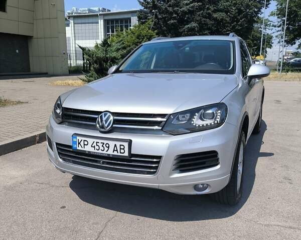 Серый Фольксваген Туарег, объемом двигателя 3 л и пробегом 280 тыс. км за 22500 $, фото 5 на Automoto.ua