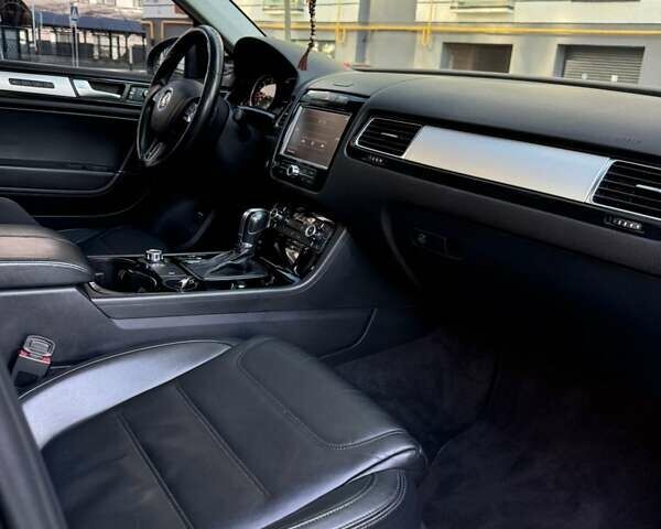 Серый Фольксваген Туарег, объемом двигателя 3 л и пробегом 267 тыс. км за 18800 $, фото 20 на Automoto.ua