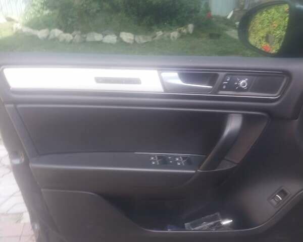 Серый Фольксваген Туарег, объемом двигателя 2.97 л и пробегом 289 тыс. км за 20500 $, фото 18 на Automoto.ua