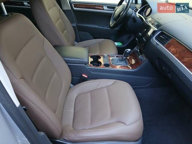 Сірий Фольксваген Туарег, об'ємом двигуна 2.97 л та пробігом 181 тис. км за 18999 $, фото 11 на Automoto.ua