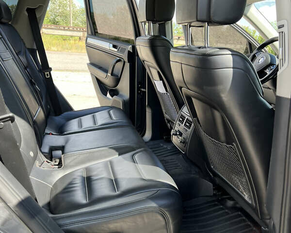 Сірий Фольксваген Туарег, об'ємом двигуна 2.97 л та пробігом 261 тис. км за 19999 $, фото 25 на Automoto.ua