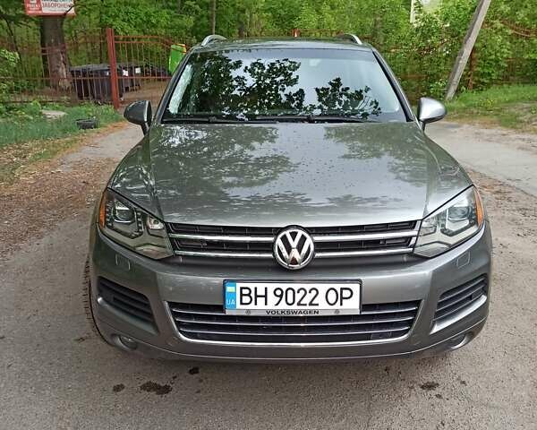 Серый Фольксваген Туарег, объемом двигателя 3.6 л и пробегом 179 тыс. км за 19000 $, фото 1 на Automoto.ua