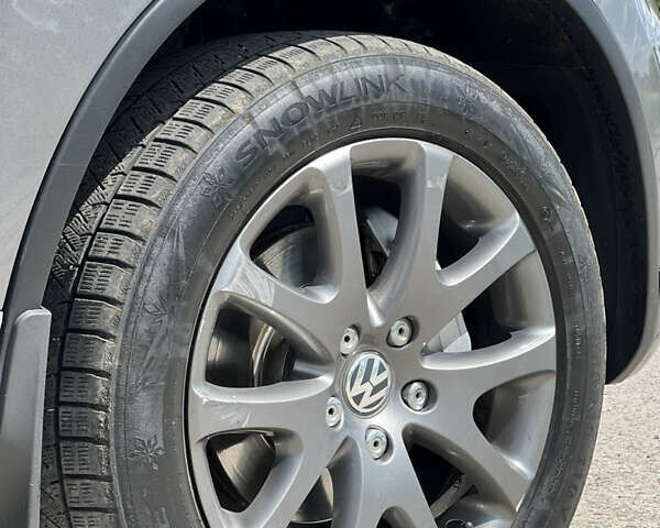 Сірий Фольксваген Туарег, об'ємом двигуна 2.97 л та пробігом 261 тис. км за 19999 $, фото 32 на Automoto.ua