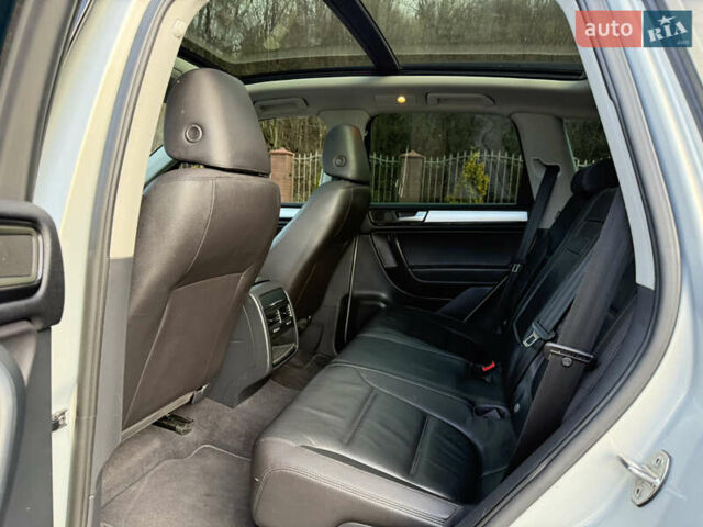 Серый Фольксваген Туарег, объемом двигателя 3 л и пробегом 230 тыс. км за 21900 $, фото 32 на Automoto.ua