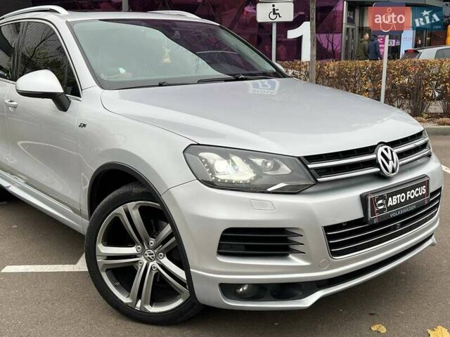 Серый Фольксваген Туарег, объемом двигателя 2.97 л и пробегом 223 тыс. км за 20490 $, фото 1 на Automoto.ua