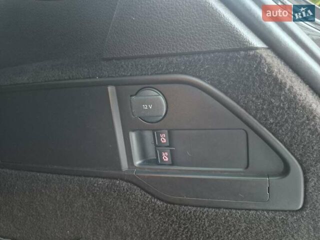 Серый Фольксваген Туарег, объемом двигателя 2.97 л и пробегом 248 тыс. км за 16500 $, фото 16 на Automoto.ua