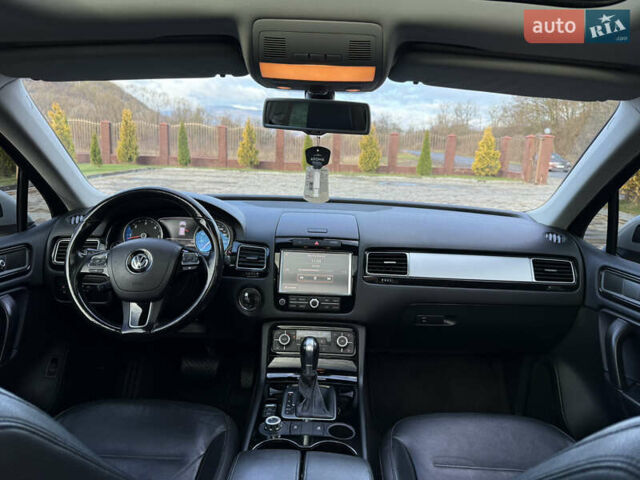 Серый Фольксваген Туарег, объемом двигателя 3 л и пробегом 230 тыс. км за 21900 $, фото 43 на Automoto.ua