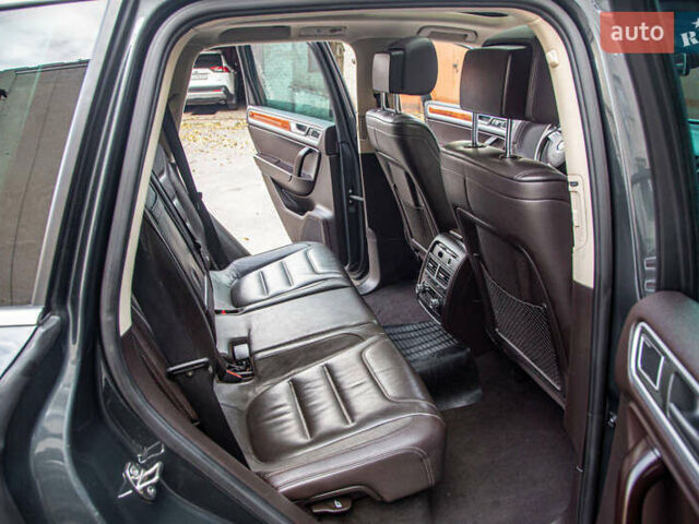 Сірий Фольксваген Туарег, об'ємом двигуна 2.97 л та пробігом 267 тис. км за 21499 $, фото 12 на Automoto.ua