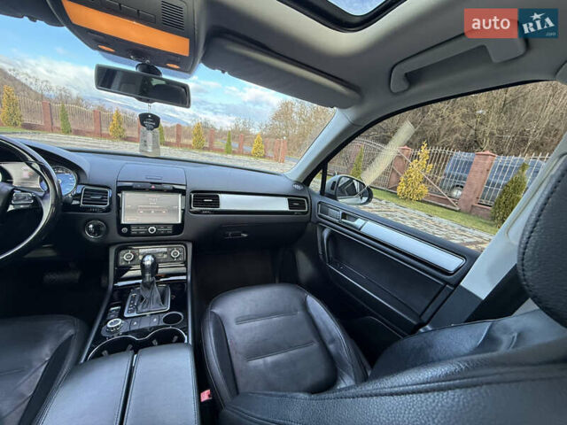 Серый Фольксваген Туарег, объемом двигателя 3 л и пробегом 230 тыс. км за 21900 $, фото 48 на Automoto.ua