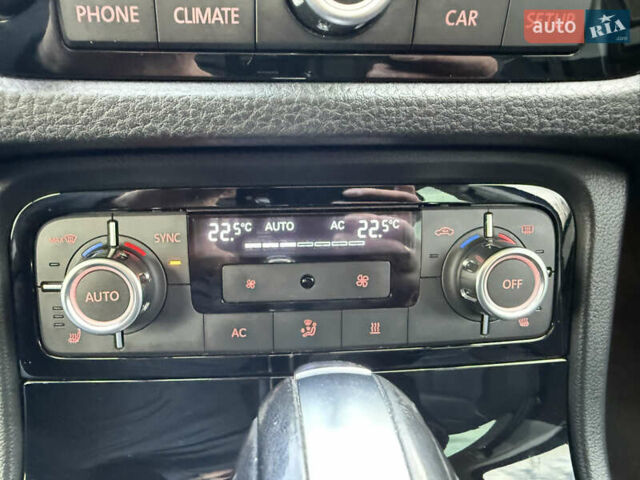 Серый Фольксваген Туарег, объемом двигателя 3 л и пробегом 230 тыс. км за 21900 $, фото 23 на Automoto.ua